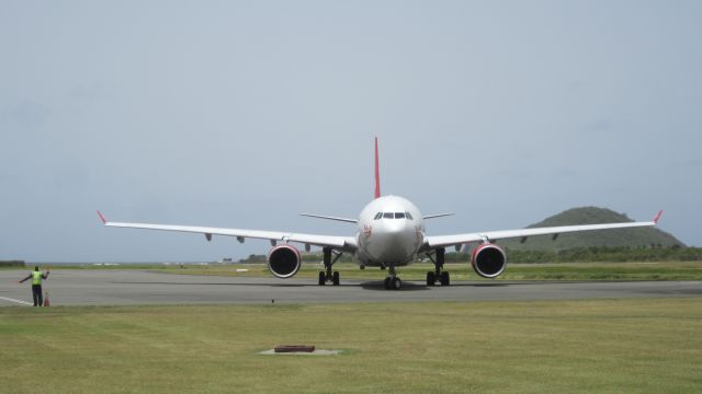 Airbus A330-200 (G-VMIK)