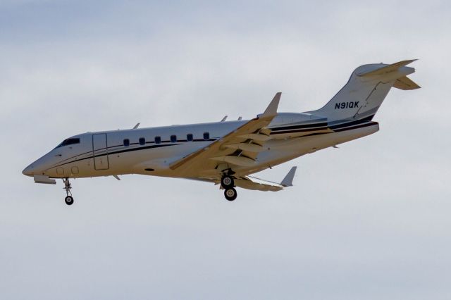 Bombardier Challenger 300 (N91QK)