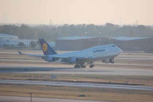 Boeing 747-400 (D-ABTF) - DLH441 heavy rotating on 33R at IAH.  (all these departure pics were terrible)