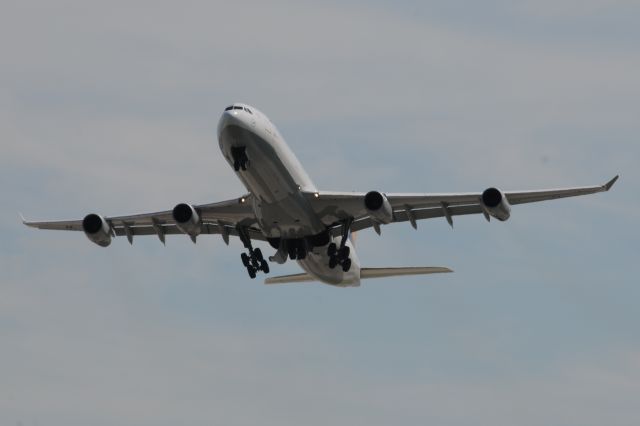 Airbus A340-300 (D-AIGM)