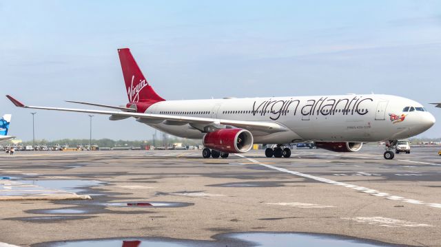 Airbus A330-300 (G-VLUV) - Virgin Atlantic A330 pulling into Terminal 4. This was a pretty cool angle to shoot from.