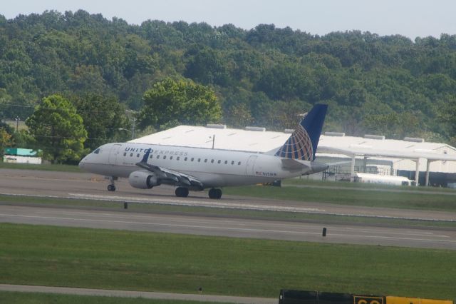 Embraer 170/175 (N651RW)