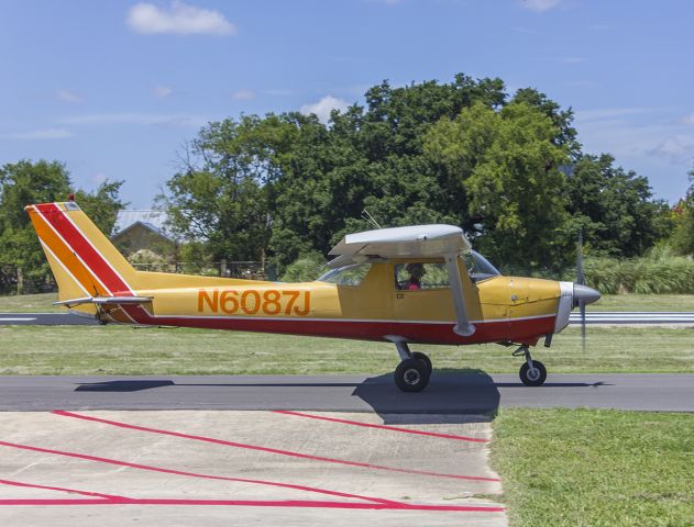 Cessna Commuter (N6087J) - Nice plane. It had to come back to land because someone left the pitot cover off.