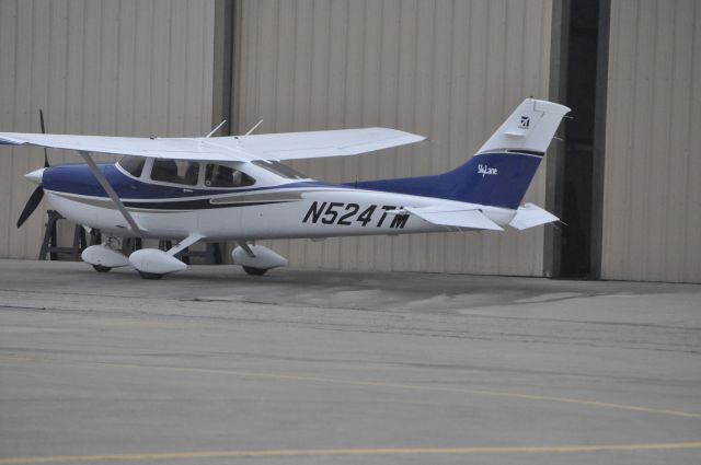 Cessna Skylane (N524TM)