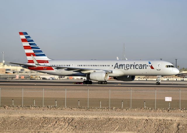 Boeing 757-200 (N203UW)