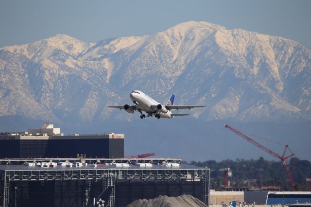 Airbus A319 (N899UA)
