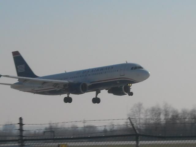 Airbus A320 (N102UW) - Bringing in Wake Forest to play Notre Dame