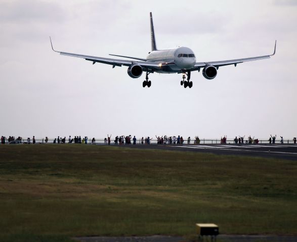 BOEING 767-200 (N205UW)
