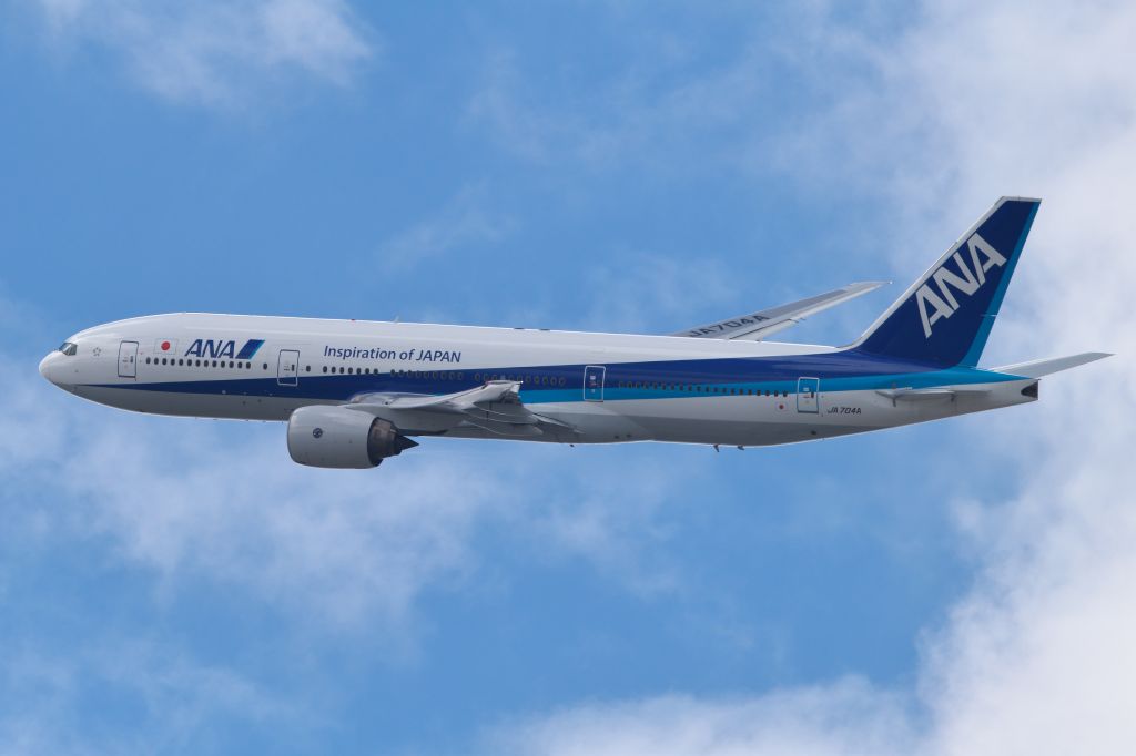 Boeing 777-200 (JA704A)