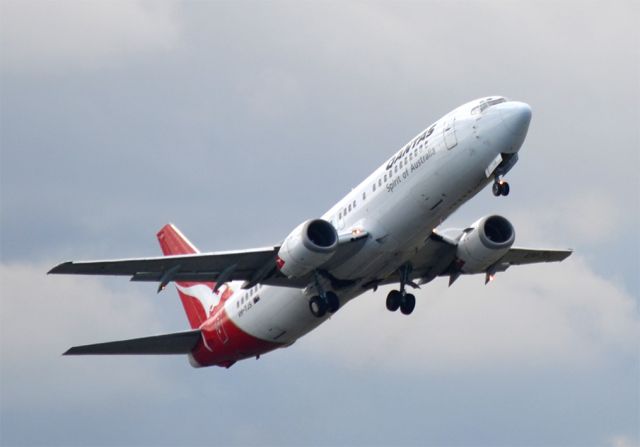 BOEING 737-400 (VH-TJS) - Undercarriage being raised and heading for a domestic destination.