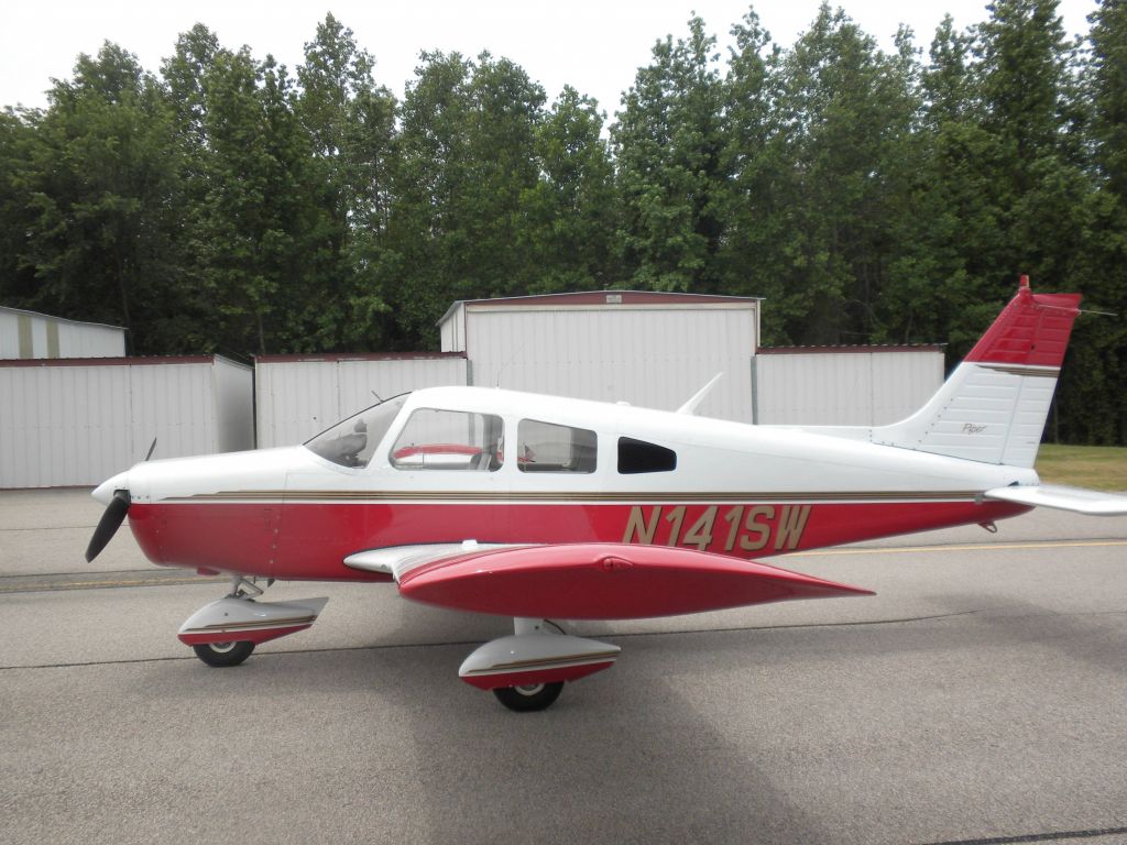 Piper Cherokee (N141SW)