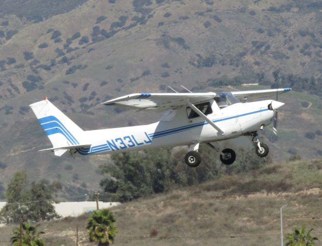 Cessna 152 (N33LJ) - Taking off RWY 8R