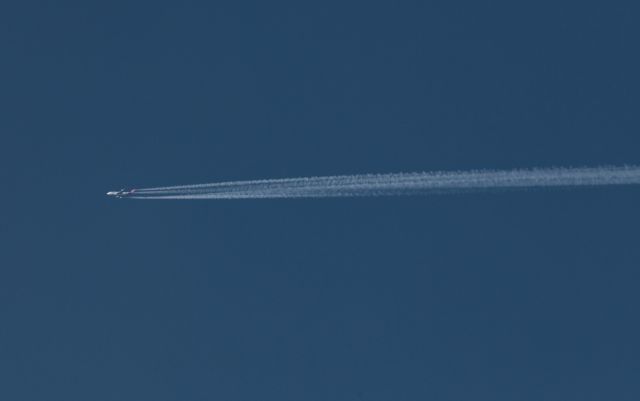 Boeing 747-200 (VH-OEJ) - Taken from Invercargill New Zealand as QFA 28 passes over en route Santiago to Sydney 2 Sept 2014