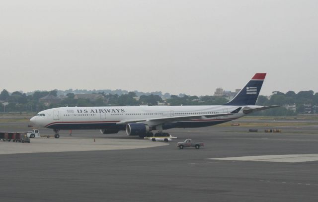 Airbus A330-300 (N275AY)