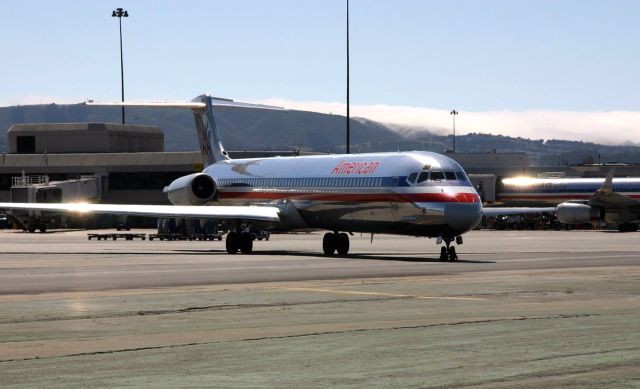 McDonnell Douglas MD-80 (N580AA) - KSFO - Ln 1885 headed for 1LR for departure, delivered new to AA 7/17/1991, last revenue flight STL-DFW 10/12/2013. Now stored at Roswell.