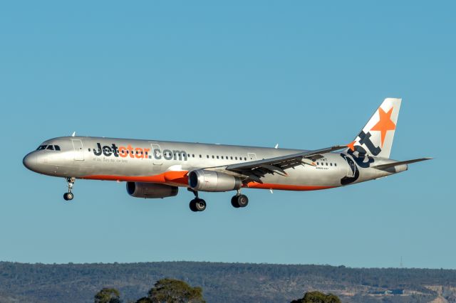 Airbus A321 (VH-VWT) - Airbus A321-132 cn 3717. Jetstar Airways VH-VWT final rwy 03 YPPH 23 March 2024