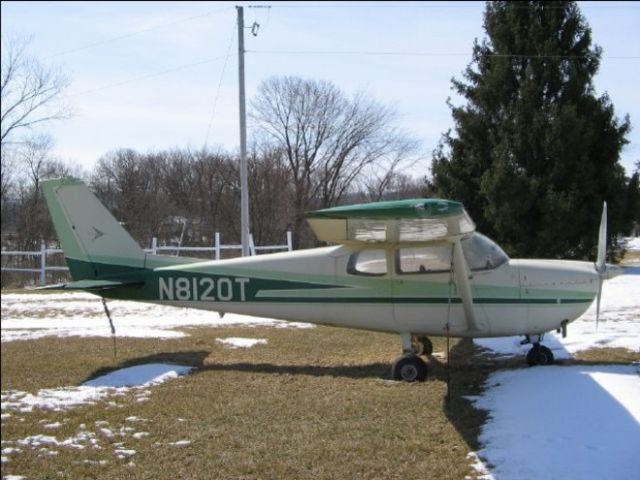 Cessna Skyhawk (N8129T) - Poor airplane has seen better days! Sitting alone in the grass next to a taxi way.