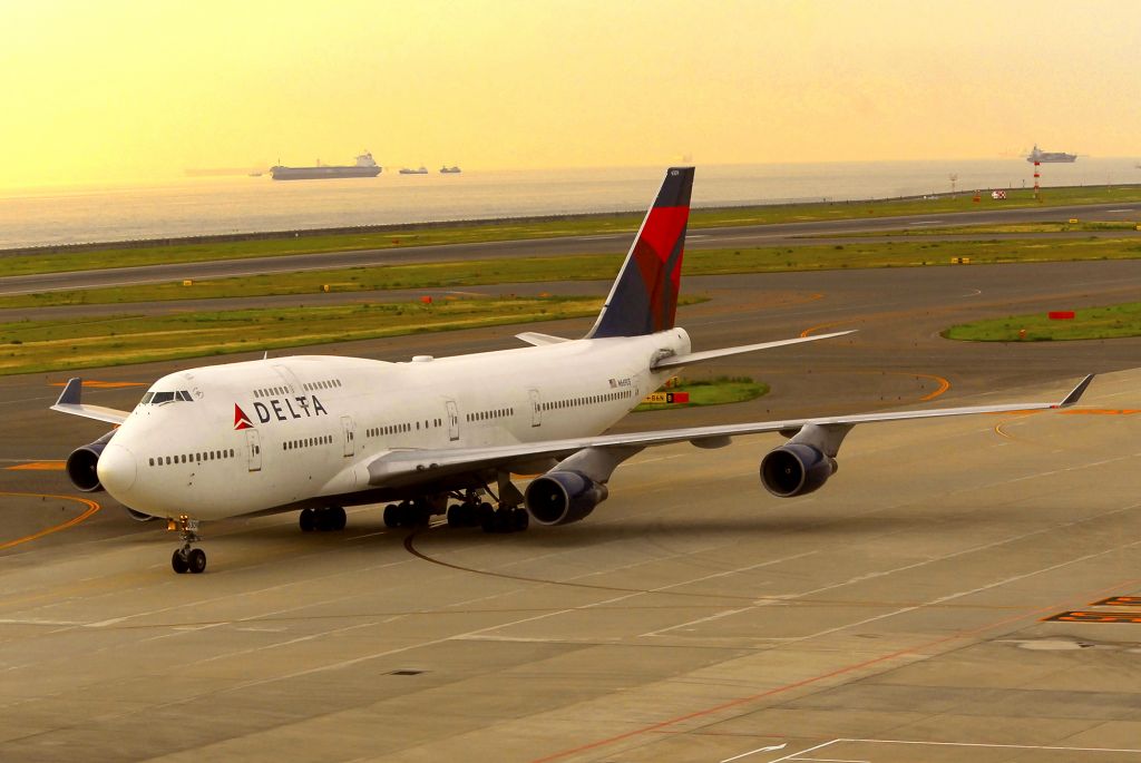 Boeing 747-400 (N669US)