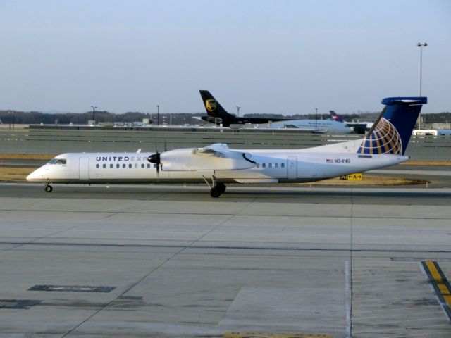 de Havilland Dash 8-400 (N34NG)