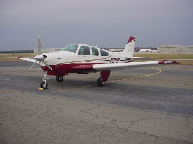 Beechcraft Bonanza (33) (N215P)