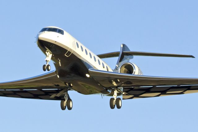 Gulfstream Aerospace Gulfstream G650 (N1KE) - Nike Air! Gulfstream G650 showing its feathers. 8-5-13