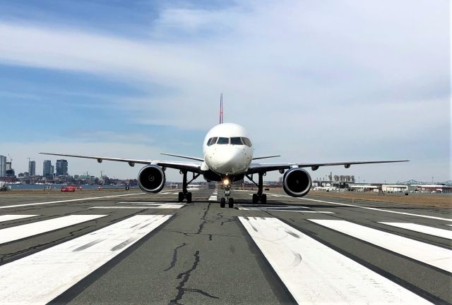 Boeing 757-200 (N650DL) - No winglets. Sports Charters ?