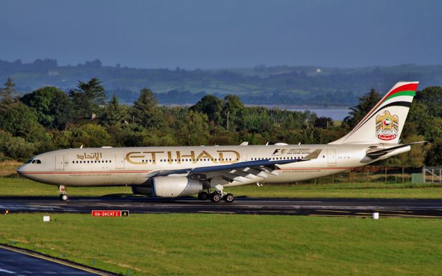 Airbus A330-300 (A6-EYN) - etihad a330 a6-eyn diverting to shannon from dublin 26/8/15.