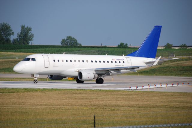 Embraer 170/175 (N979RP) - No titles, departing runway 5 June 24th.