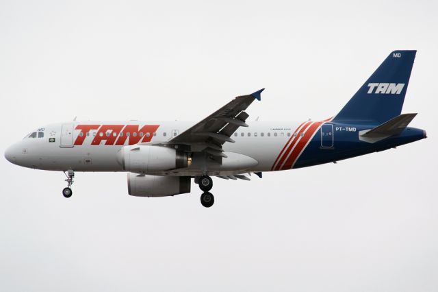 Airbus A319 (PT-TMD)