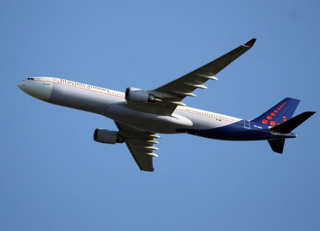 Airbus A330-300 (OO-SFM)