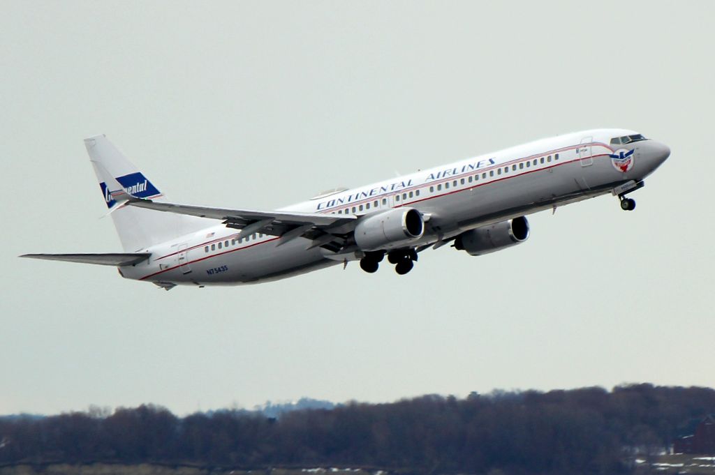 Boeing 737-900 (N75435) - UA 2394 departing to Newark on 27