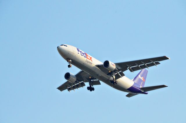 Airbus A300F4-600 (N723FD) - Federal Express on approach path for landing at Suvarnabhumi Airport, Bangkok, Thailandbr /br /T. Mills January 17, 2015
