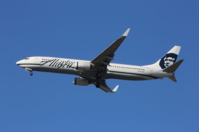 Boeing 737-900 (N317AS)