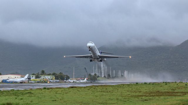 McDonnell Douglas MD-83 (P4-MDG) - take off in 28