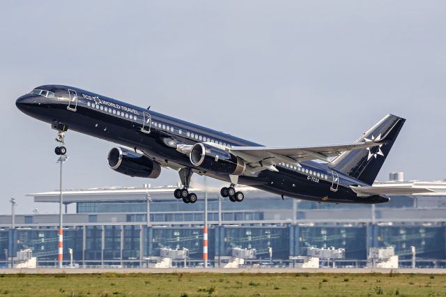 Boeing 757-200 (G-TCSX)