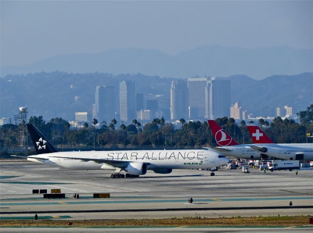 BOEING 777-300 (B-16701) - Star Alliance