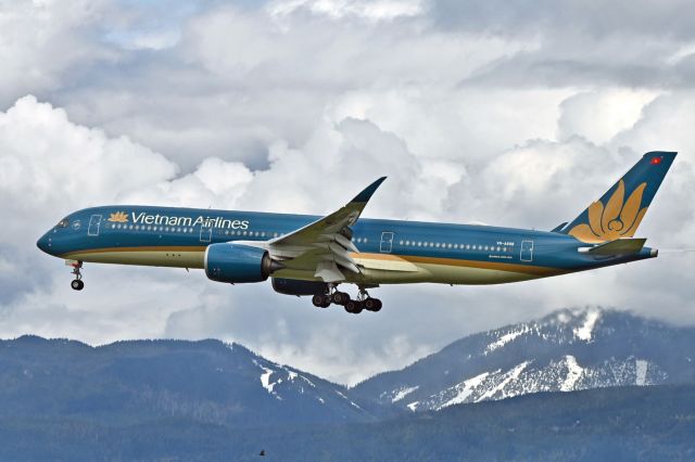 Airbus A350-900 (VN-A898) - Repatriation flight from YYZ, tech stop at YVR and onward to Hanoi
