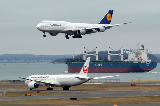 BOEING 747-8 (D-ABYD) - LH 422 from Frankfurt arriving as JAL 7 holds for 4R