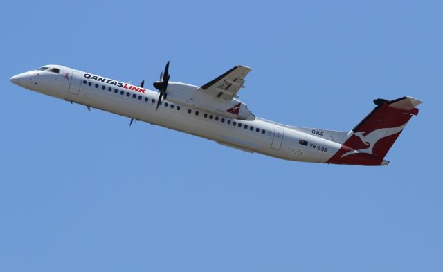 de Havilland Dash 8-400 (VH-LQB)