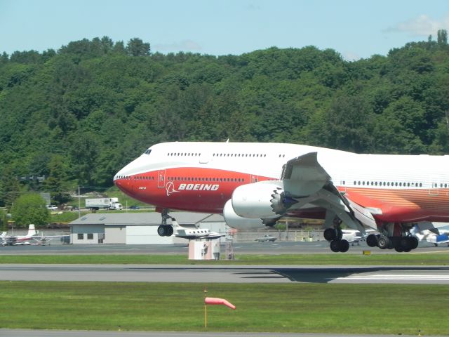 BOEING 747-8 (N6067E)