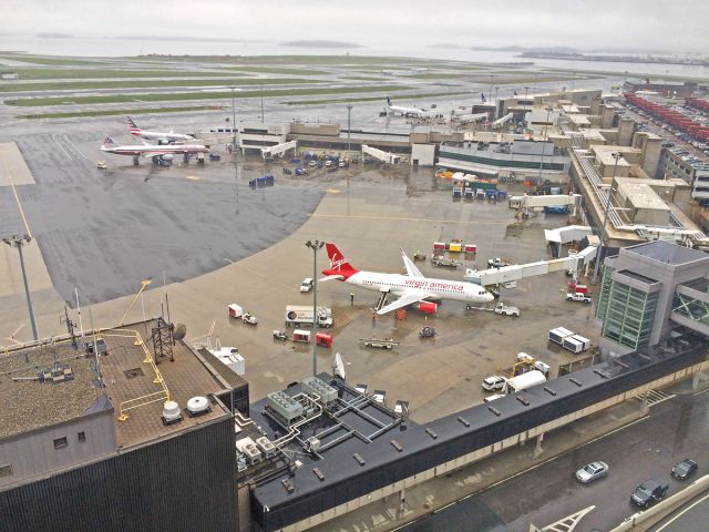 Airbus A320 (N285VA) - big picture view of Terminal B pier A and Virgin America gates B37 and B38