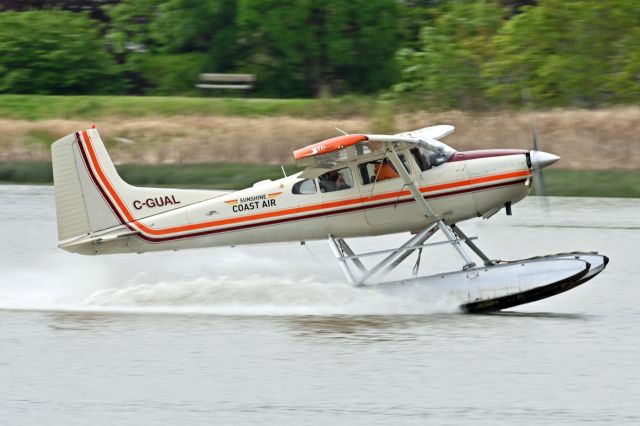 Cessna Skywagon 180 (C-GUAL)