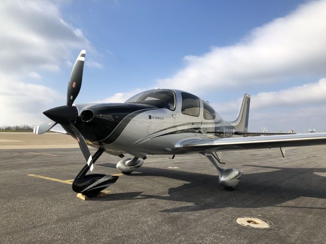 Cirrus SR-22 (N999BY)