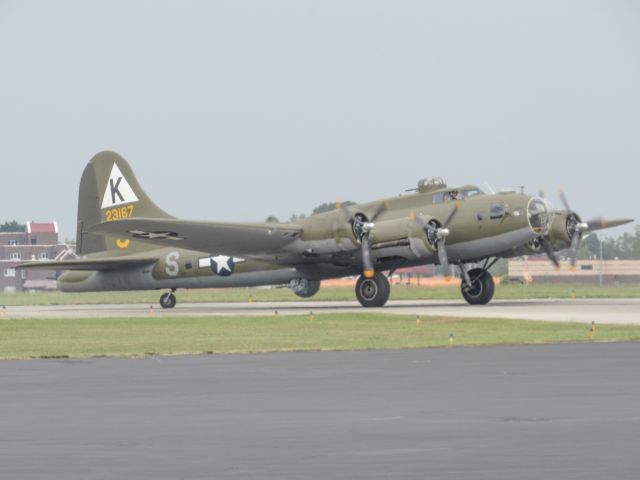 Boeing B-17 Flying Fortress (N3701G)