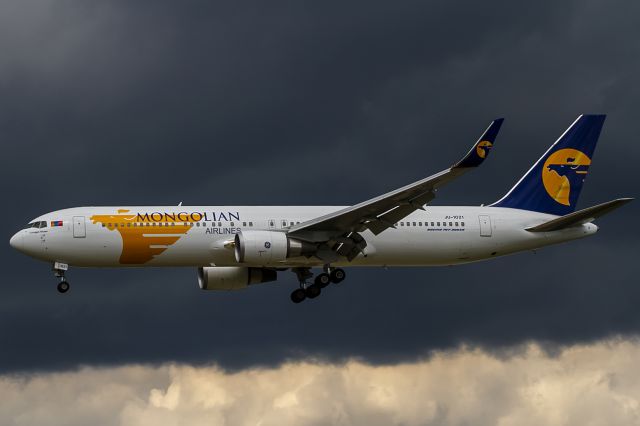 BOEING 767-300 (JU-1021)