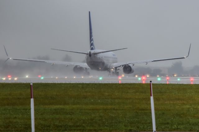 Boeing 737-800 (HP-1824CMP)