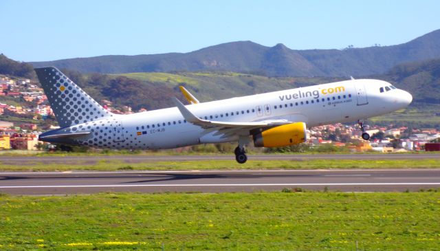 Airbus A320 (EC-MJB)