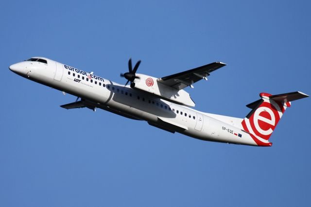 de Havilland Dash 8-400 (SP-EQE)