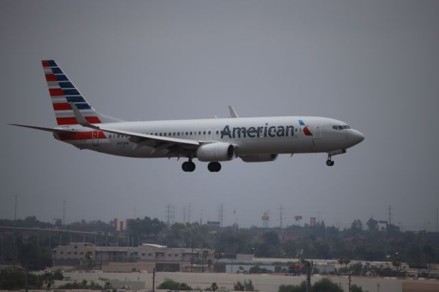 Boeing 737-800 (N912NN)