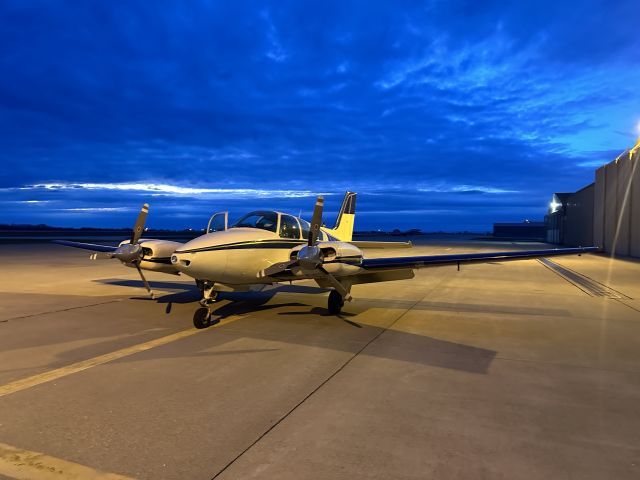 Beechcraft 55 Baron (N984Q)